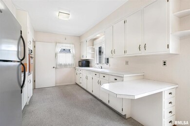 2 Columbia Ct NW, Davenport, IA 52804 - photo 7