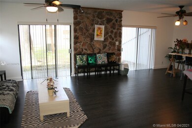 2762 S University Dr unit 9D, Davie, FL 33328 - photo 2