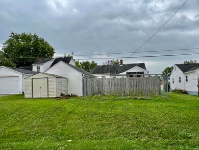 556 Elmwood Dr, Frankfort, IN 46041 - photo 2