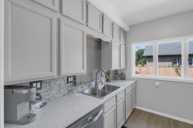 3826 9th St, Des Moines, IA 50313-13