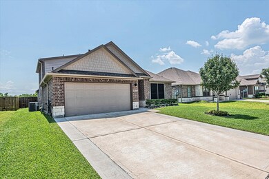 411 Lake Line Dr, Alvin, TX 77511 - photo 4