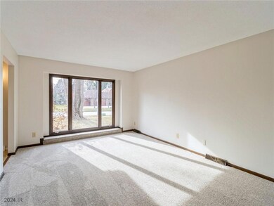 3005 Sylvania Dr, West Des Moines, IA 50266 - photo 2
