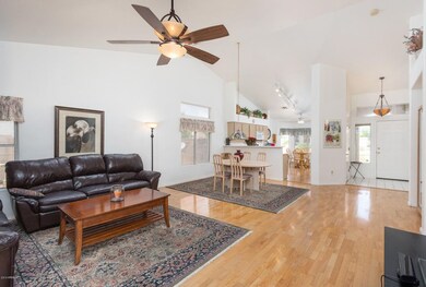 04- ENTRY TO LIVING ROOM