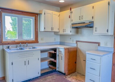 7 Center St, South Dartmouth, MA 02748 - photo 6