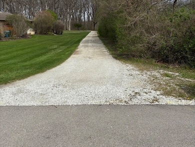 258 S Root Dr, Crete, IL 60417 - photo 3