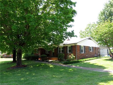 309 N Greenbriar Rd, Statesville, NC 28625 - photo 2