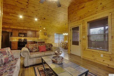 922 Mcmakin Way, Pigeon Forge, TN 37863 - photo 4