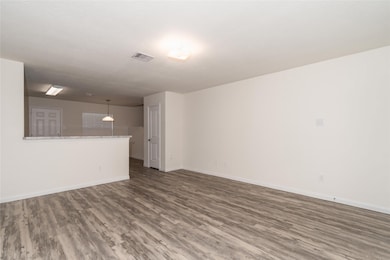 10915 Myrtle Oak St, Houston, TX 77016 - photo 6