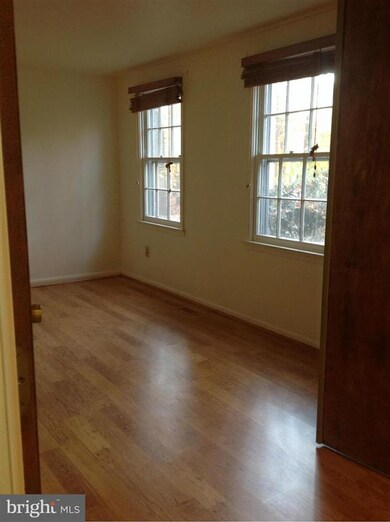 5123 Bradfield Dr, Annandale, VA 22003 - photo 4