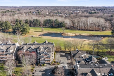 460 Heritage Rd unit 302, Southbury, CT 06488 - photo 2