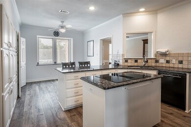 333 Cottonwood Ln, Hurst, TX 76054 - photo 5