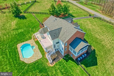 35327 Greyfriar Dr, Round Hill, VA 20141 - photo 2