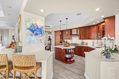 Spectacular kitchen with premium appliances / gas range