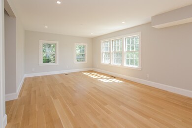 856 Hammond St, Chestnut Hill, MA 02467 - photo 4