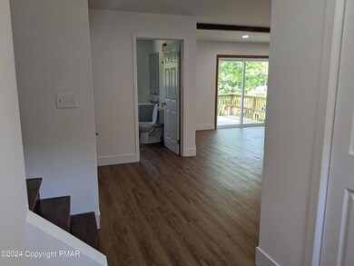 402 Mallard Ln, Bushkill, PA 18324 - photo 2