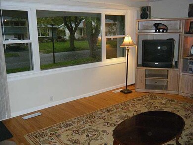 1307 Greenbrier Ln, North Tonawanda, NY 14120 - photo 4