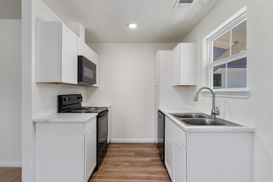 2002 W 2nd St unit 402, Taylor, TX 76574 - photo 7