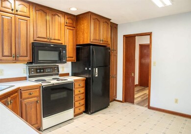 1260 St Andrews Ave, Waterloo, IA 50701 - photo 5