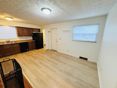 1016 Lambeth Dr, Columbus, OH 43220 - photo 7