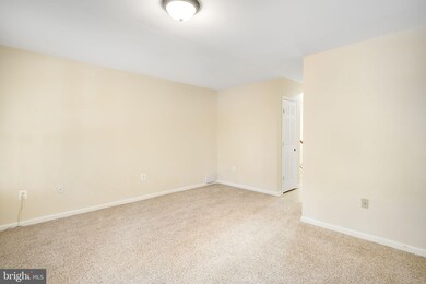 2492 Clover Field Cir, Herndon, VA 20171 - photo 5
