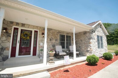 220 Constitution Ave, Wind Gap, PA 18091 - photo 3