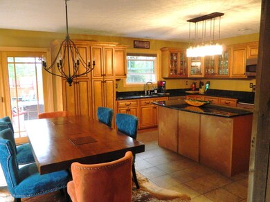 Kitchen Eating Bar, DR
