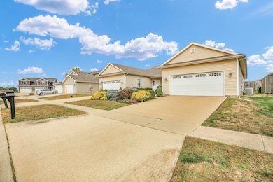 1504 Stonebluff Ct, Champaign, IL 61822 - photo 2