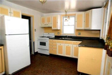 526 3rd St, Beverly, NJ 08010 - photo 3