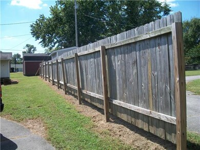 PRIVACY FENCE ON 1 SIDE