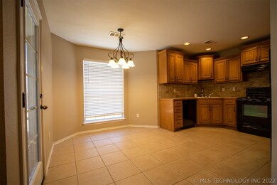 Dining/Breakfast Nook