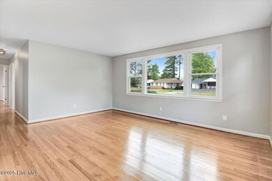 12-1313 Robin St-12