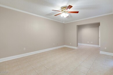 218 Village Lane-14