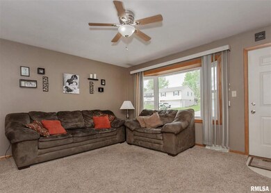 2611 W 37th St, Davenport, IA 52806 - photo 2