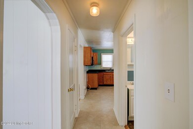 9113 Maple Rd, Louisville, KY 40229 - photo 7