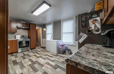 107 7th St, Lincoln, IL 62656 - photo 5