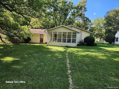 2340 Pineview Ct, Flushing, MI 48433 - photo 4