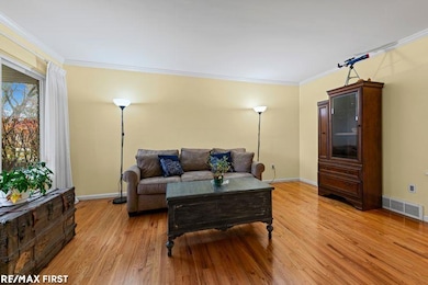 33199 Twickingham Dr, Sterling Heights, MI 48310 - photo 5