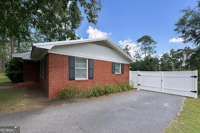 1011 Cherokee Cir, Waycross, GA 31501 - photo 6