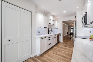 127 Boca Ciega Point Blvd N, Saint Petersburg, FL 33708 - photo 4