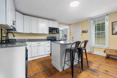 18 Manchester St, Pittsfield, NH 03263 - photo 4