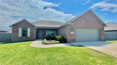 740 Captain Hopkins St, Prairie Grove, AR 72753 - photo 2