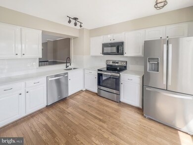 6306 Mary Todd Ct, Centreville, VA 20121 - photo 2