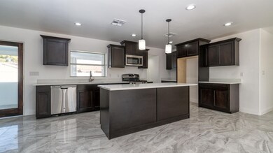 3008 W Wethersfield Rd-26
