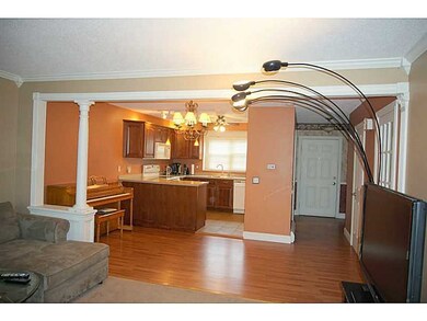 565 Quaker Ln unit 18, West Warwick, RI 02893 - photo 4