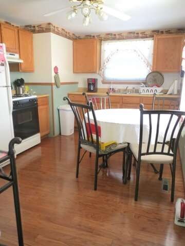 unlisted-address, Carpentersville, IL 60110 - photo 6