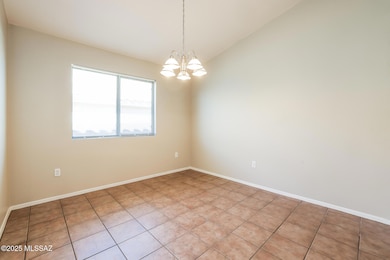 004-photo-dining-room-13465073