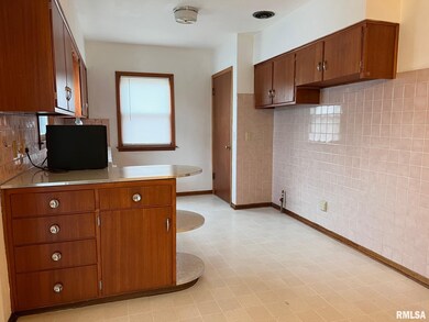 1939 N Michigan Ave, Davenport, IA 52804 - photo 2