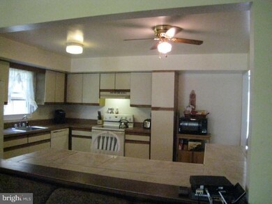 1276 Needham Cir, Hatfield, PA 19440 - photo 5