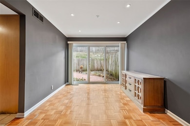 697 Robinwood Dr, Pittsburgh, PA 15216 - photo 5