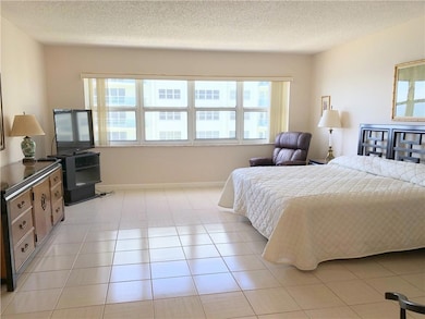 HUGE MASTER BEDROOM